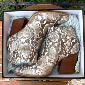 Kelsi Dagger Brooklyn Leather Ankle Boots Vale Snake Print Cream Tan SZ 9.5